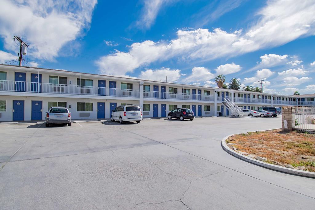 Motel 6-San Bernardino, Ca - Downtown エクステリア 写真