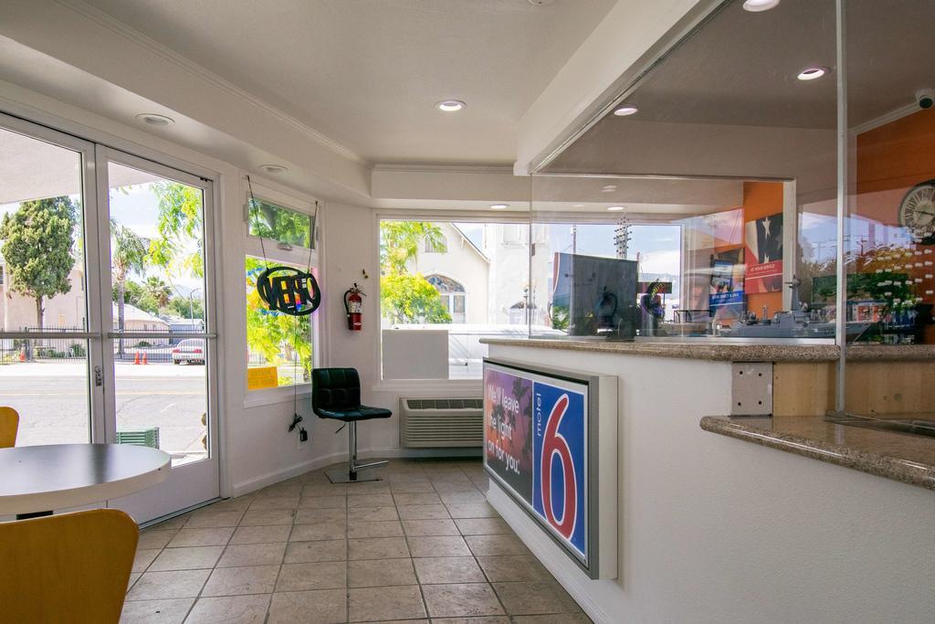 Motel 6-San Bernardino, Ca - Downtown エクステリア 写真