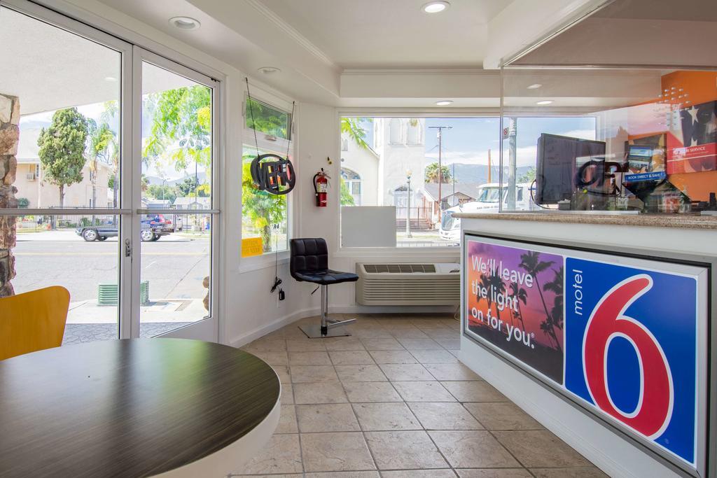 Motel 6-San Bernardino, Ca - Downtown エクステリア 写真