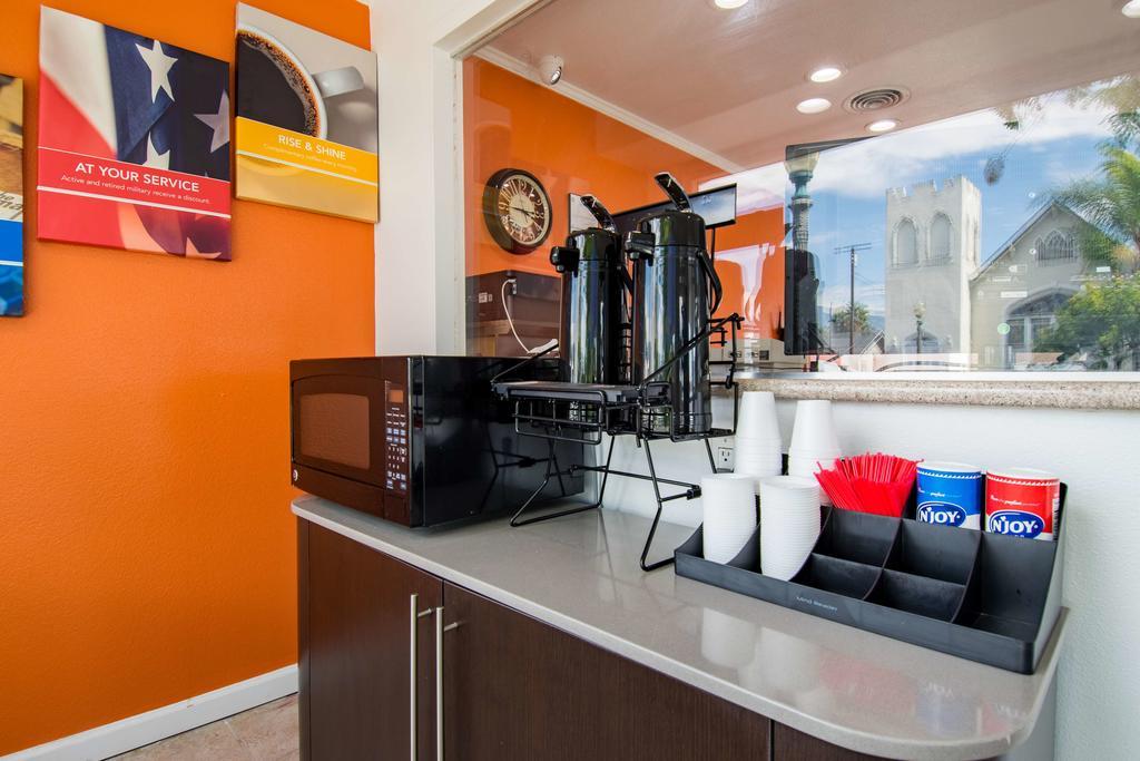 Motel 6-San Bernardino, Ca - Downtown エクステリア 写真
