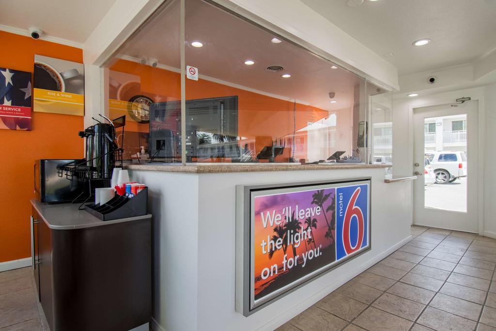 Motel 6-San Bernardino, Ca - Downtown エクステリア 写真